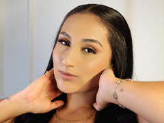 HiilaryDolce from xLoveCam