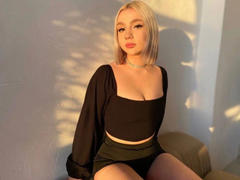 HollieMollie-hot - blond female webcam at xLoveCam
