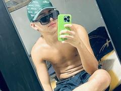 HollmanFronsh - male webcam at xLoveCam