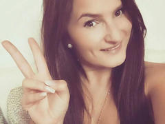 HollyBanks-hot - blond female webcam at xLoveCam