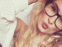 HollyBanks-hot - blond female webcam at xLoveCam