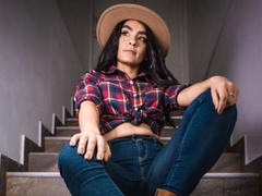 HollyReinold - female with black hair webcam at LiveJasmin