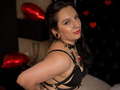 HollyHaze - female with black hair webcam at xLoveCam