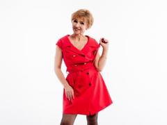 HollyIncredible - female with brown hair webcam at xLoveCam