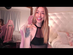 HollyPinky - female with brown hair webcam at LiveJasmin