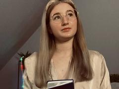 HollyTaillor - blond female webcam at xLoveCam