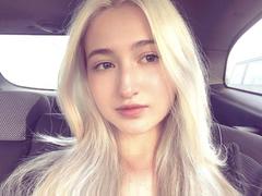 HollyTaillor - blond female webcam at xLoveCam