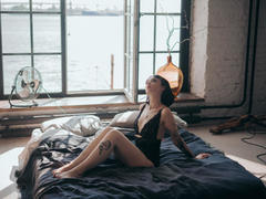 HollyVexer - female with black hair and  big tits webcam at LiveJasmin