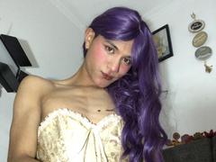 Holyshweet69 from xLoveCam