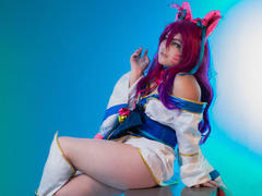 MoshiSnow - female with brown hair webcam at LiveJasmin