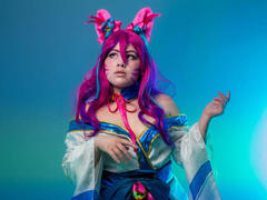 MoshiSnow - female with brown hair webcam at LiveJasmin