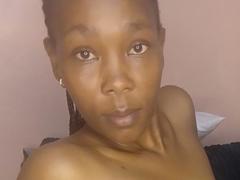 HoneyNubia from xLoveCam