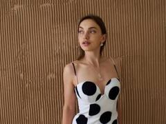 HoneyRusete - female with brown hair webcam at ImLive