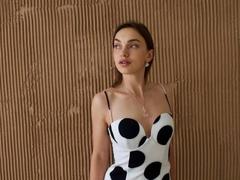 HoneyRusete - female with brown hair webcam at ImLive