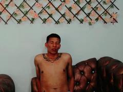 HornyAndSexyMan from xLoveCam