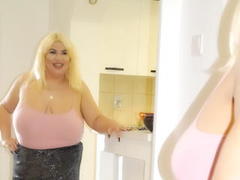 RoundOver900 - blond female with  big tits webcam at ImLive