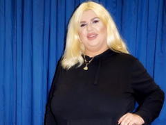 RoundOver900 - blond female with  big tits webcam at ImLive