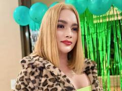 ReddishBunnyX - shemale with black hair webcam at LiveJasmin