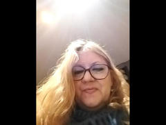 HotBabeIsuckI - female webcam at xLoveCam