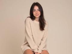 HotDolie - female webcam at xLoveCam