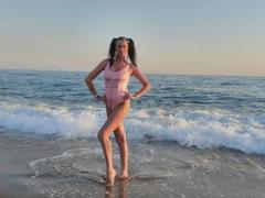 allusik - female with black hair webcam at LiveJasmin