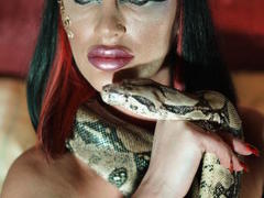 allusik - female with black hair webcam at LiveJasmin