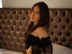 HotFemme - female with brown hair webcam at xLoveCam