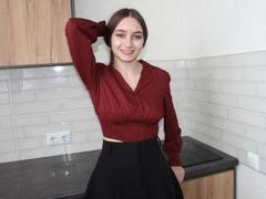 HotJulia-hot - female with brown hair webcam at xLoveCam