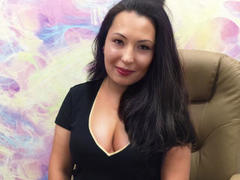 AppetizeBabe - female with brown hair webcam at ImLive