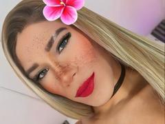 HottestKevin - shemale webcam at xLoveCam