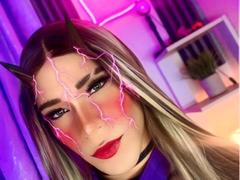 HottestKevin - shemale webcam at xLoveCam