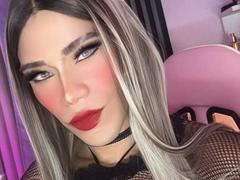 HottestKevin - shemale webcam at xLoveCam