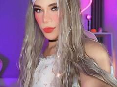 HottestKevin - shemale webcam at xLoveCam