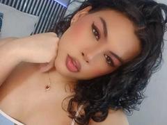 HottieAlii from xLoveCam