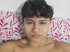HottieFuck - male webcam at xLoveCam