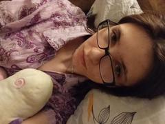 HuldaIckert - female with brown hair and  big tits webcam at xLoveCam