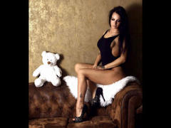 Humeyra-Ophelia-hot - female with black hair webcam at xLoveCam