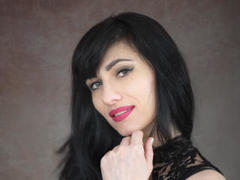 HypnoticIsabel - female with black hair webcam at xLoveCam