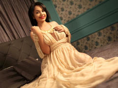 LuciaHunt - female with black hair and  big tits webcam at LiveJasmin