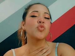 IamAhYours - female webcam at xLoveCam