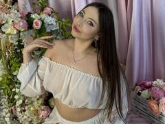 IceBabeDolly - female with brown hair webcam at xLoveCam