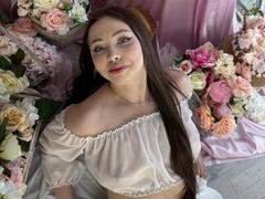IceBabeDolly - female with brown hair webcam at xLoveCam