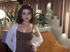 IceFoxy-hot - female with brown hair webcam at xLoveCam