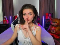 IceFoxy-hot - female with brown hair webcam at xLoveCam