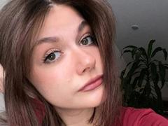 IceFoxy-hot - female with brown hair webcam at xLoveCam