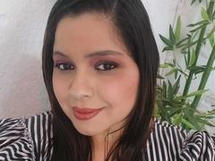 IdyllaJhones - blond female webcam at xLoveCam