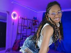ImSelma - female with black hair webcam at xLoveCam