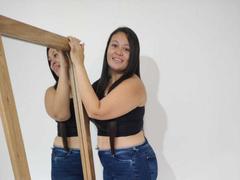 InaraBeki - female with brown hair webcam at xLoveCam