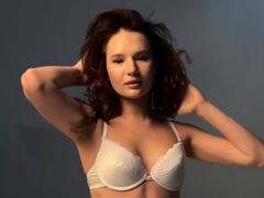 IndeeVi - female with brown hair and  big tits webcam at xLoveCam