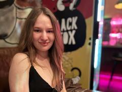 IndyVi - female with brown hair webcam at xLoveCam